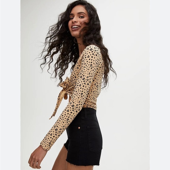 ARITZIA Sunday Best leopard print wrap crop top. Size S. - Picture 3 of 9